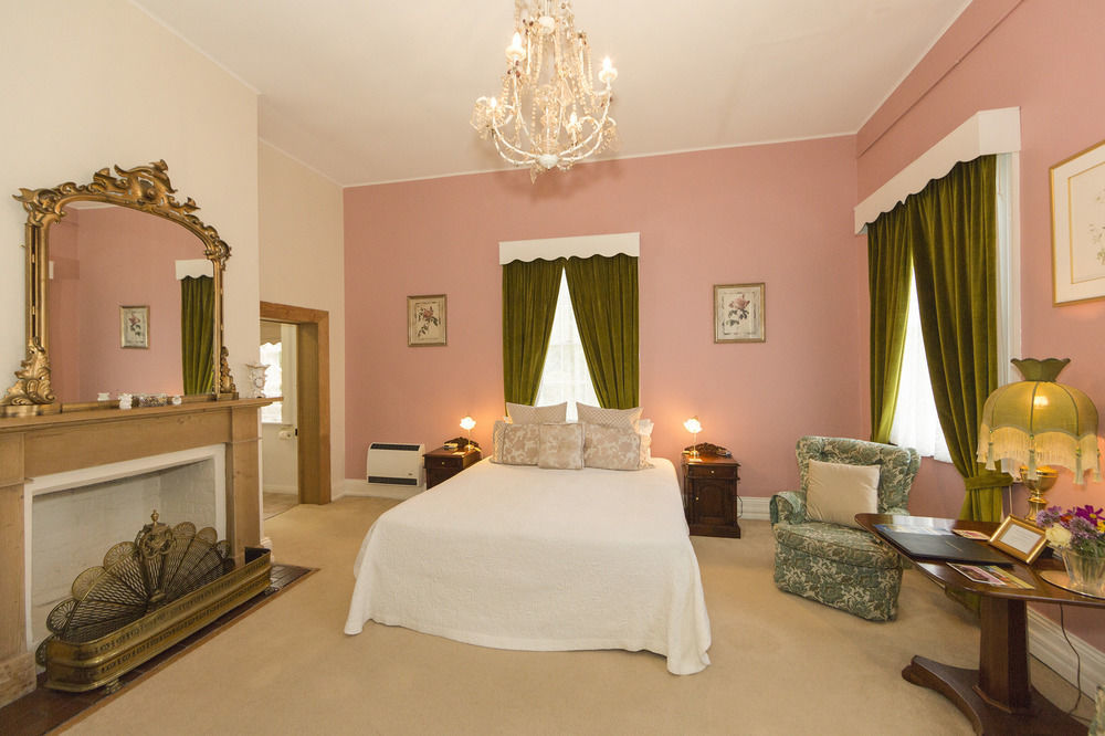 The Racecourse Inn Longford Eksteriør bilde