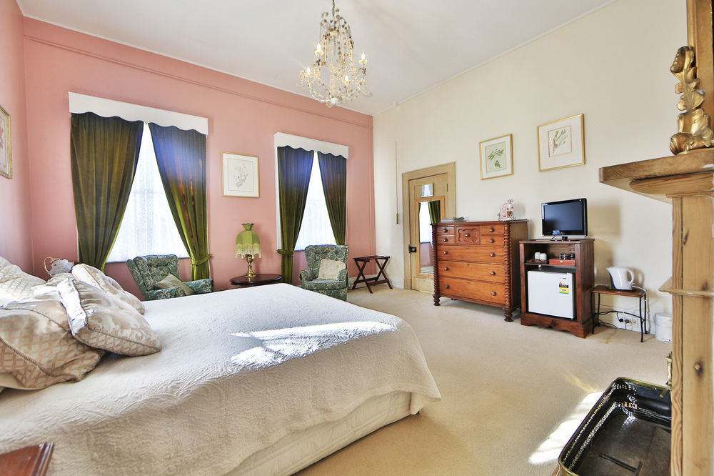 The Racecourse Inn Longford Eksteriør bilde