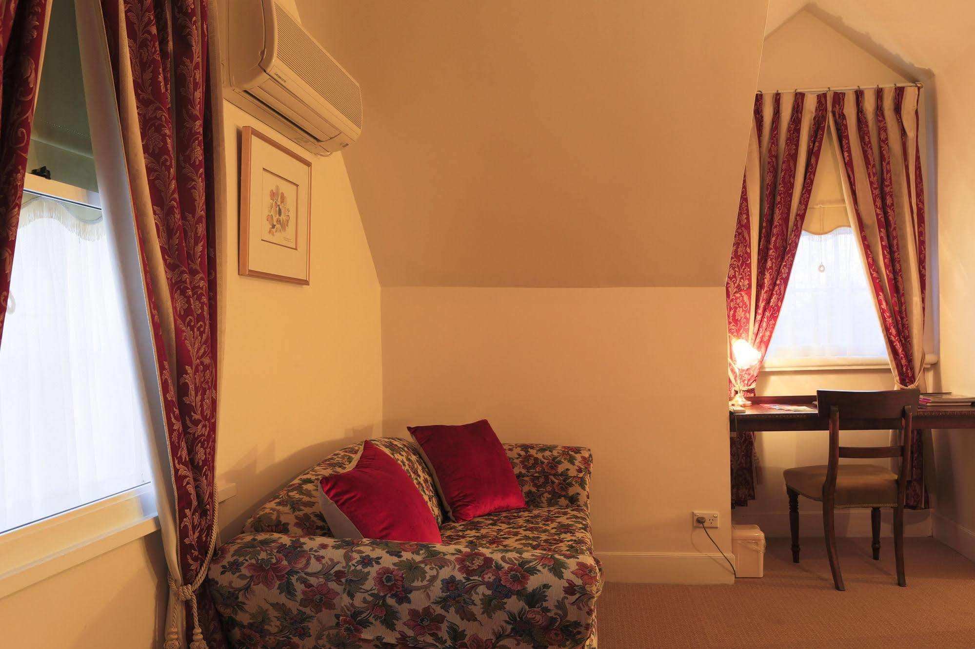 The Racecourse Inn Longford Eksteriør bilde
