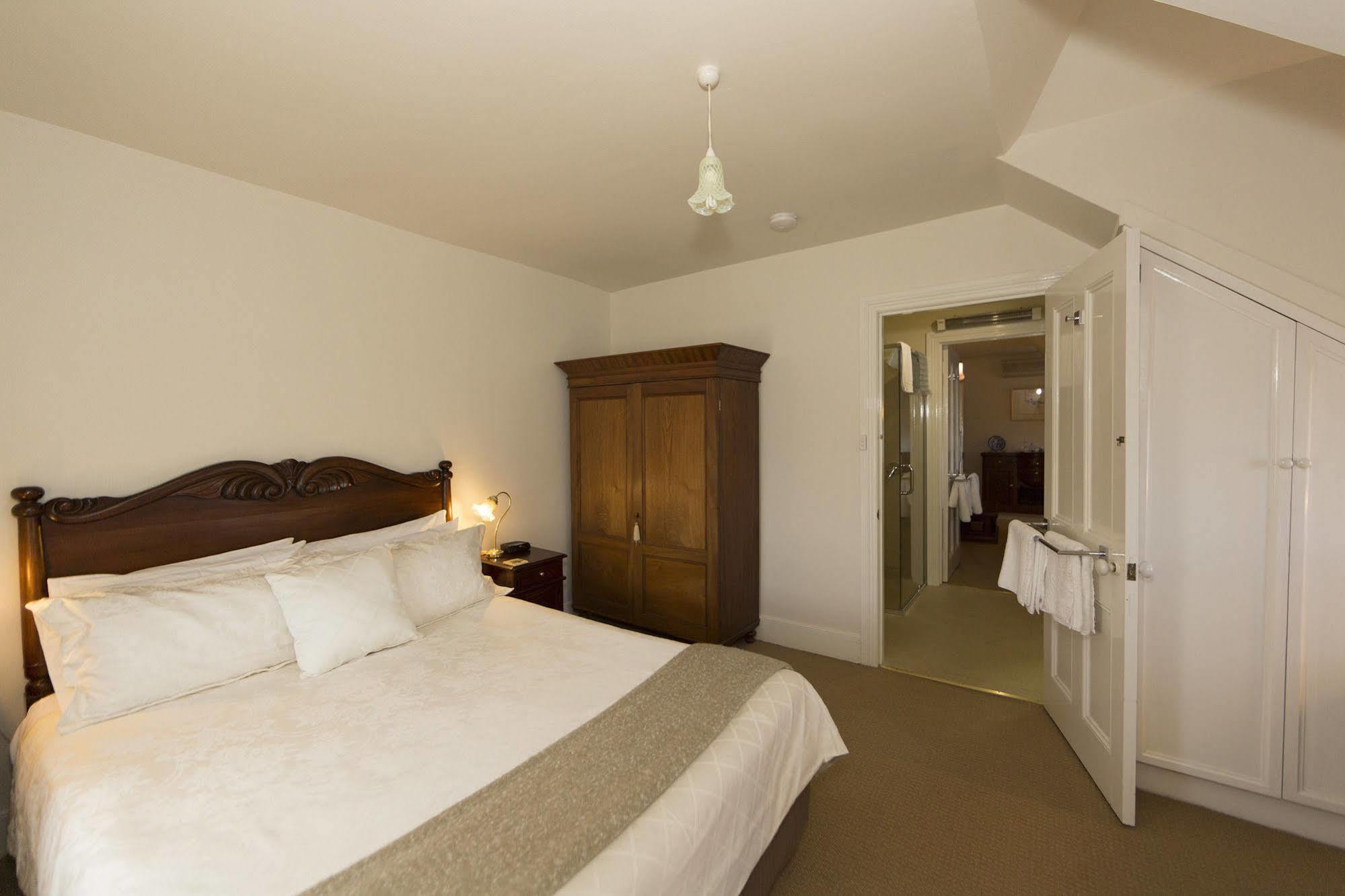 The Racecourse Inn Longford Eksteriør bilde